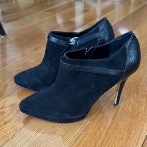 White House Black Market Leather Suede Below Ankle Bootie Heels Size 8